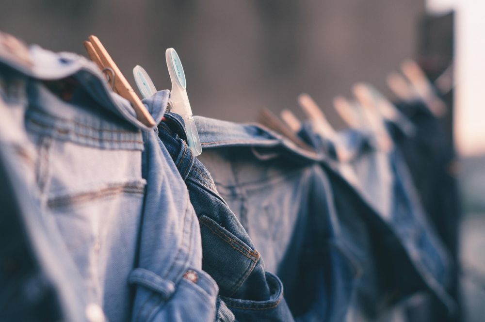 Mom Jeans: Den ultimative guide til de trendy bukser