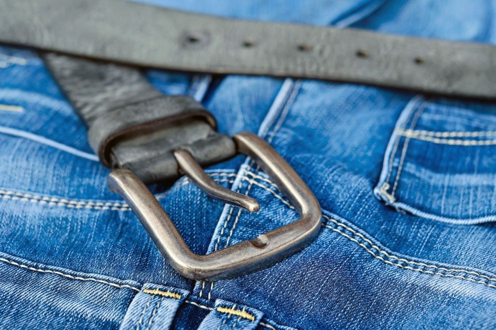 Løse bukser er et populært og behageligt beklædningsstykke, der er blevet en uundværlig del af mange menneskers garderobe